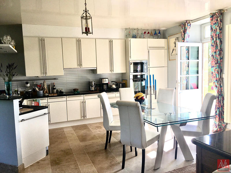 Maison - 300 m² - 10 pièces