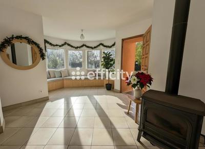 Maison - 180 m² - 8 pièces