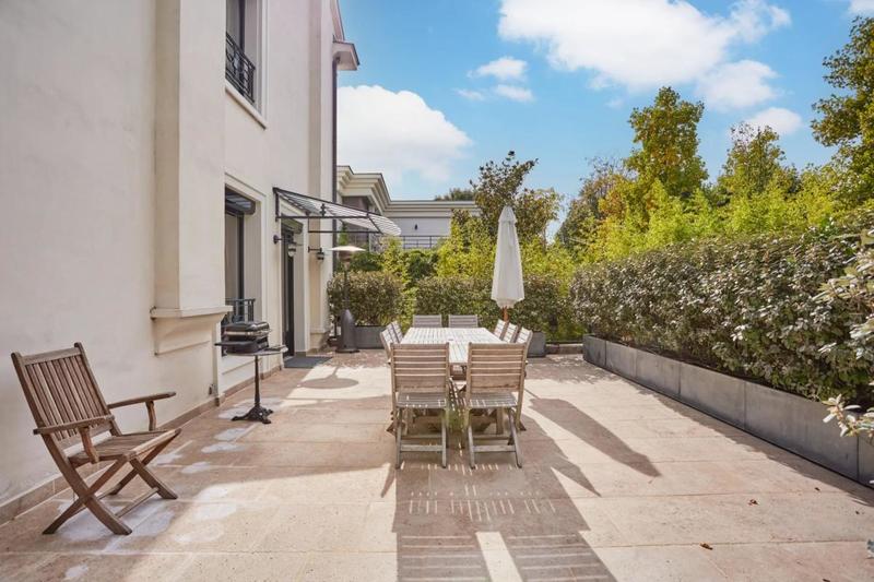 Maison - 400 m² - 10 pièces