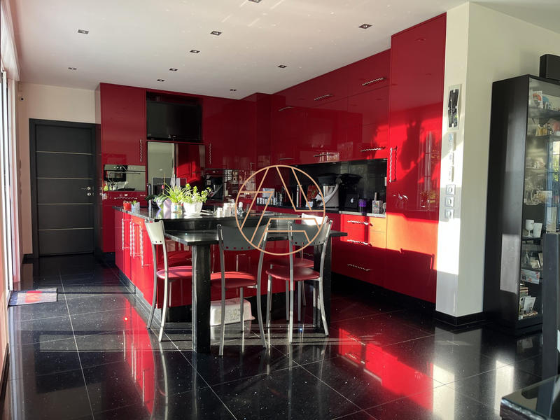 Maison - 147 m² - 7 pièces