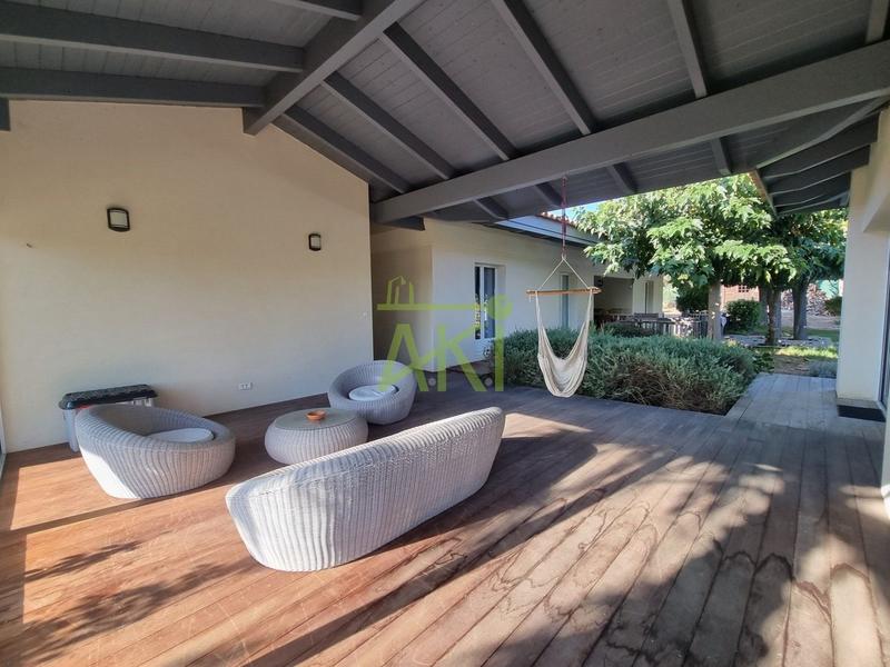 Maison - 278 m² - 9 pièces