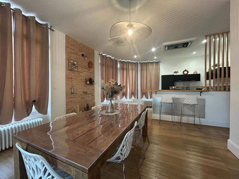 Maison - 226 m² - 9 pièces