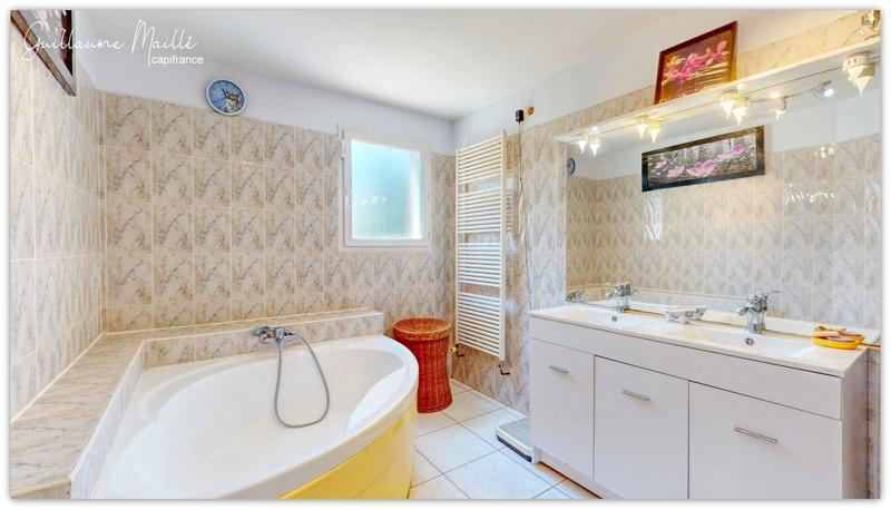 Villa - 218 m² - 8 pièces