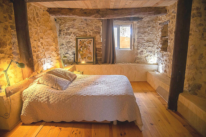 Mas - 668 m² - 27 pièces