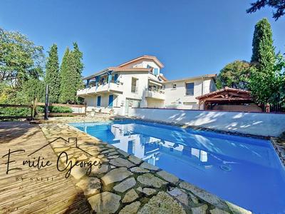 Maison - 345 m² - 7 pièces