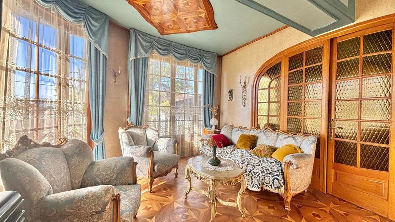 Maison - 253 m² - 7 pièces