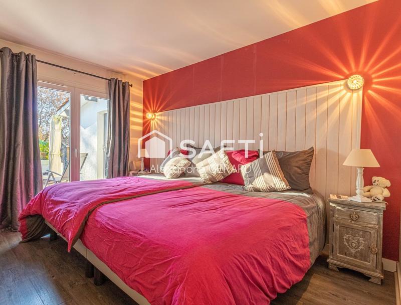 Maison - 230 m² - 8 pièces