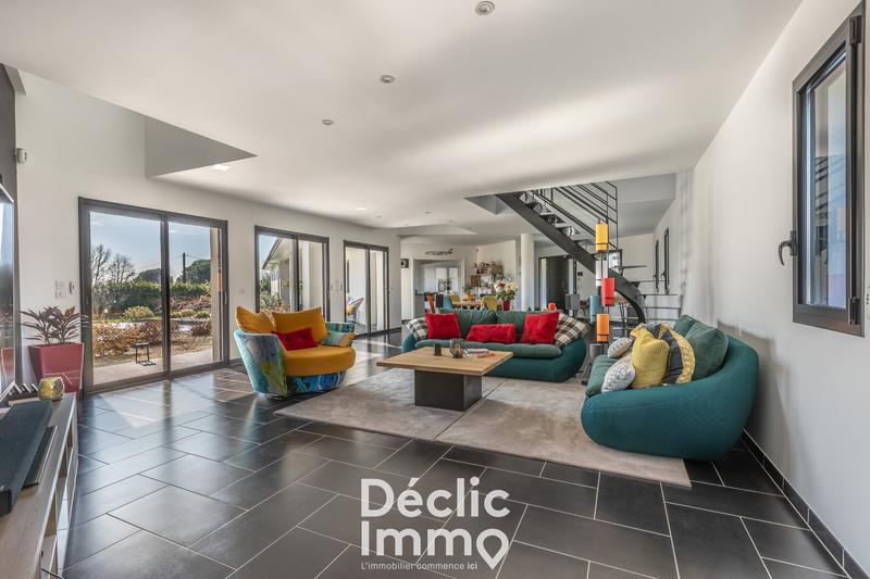 Maison - 280 m² - 7 pièces