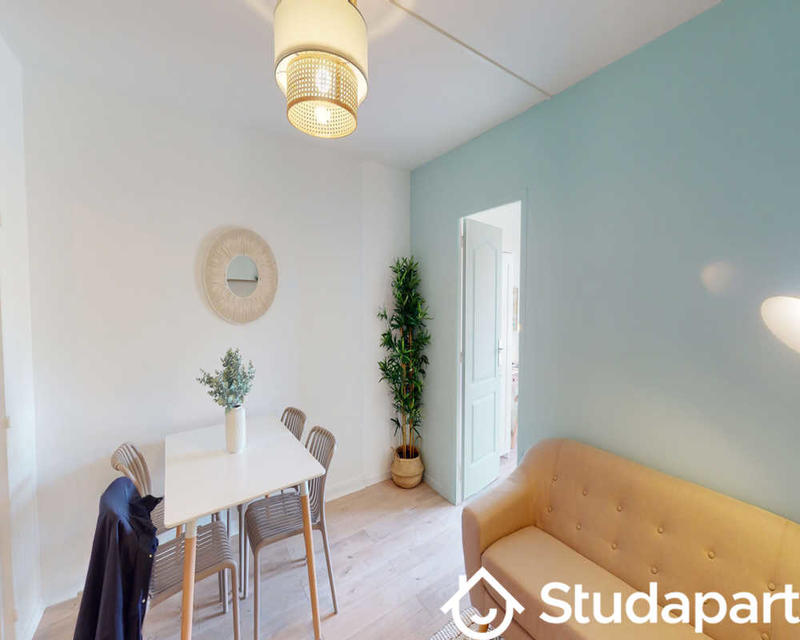 Chambre - 80 m² - 1 pièce