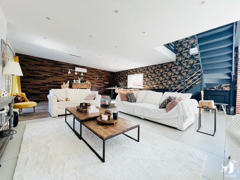 Maison - 250 m² - 9 pièces