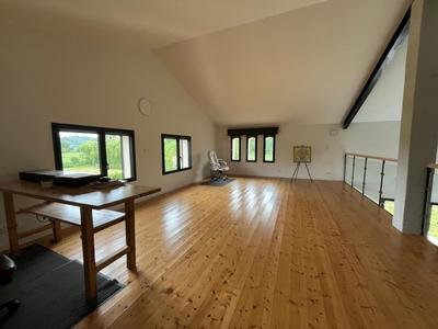 Maison - 204 m² - 5 pièces