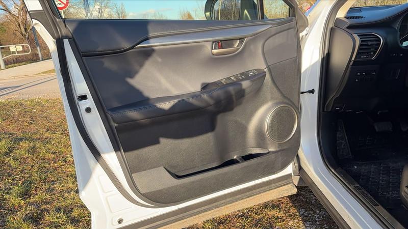 Lexus Nx 2.5 Vvt-i 197 300h E-Cvt Luxe - Automatique Entretien constructeur