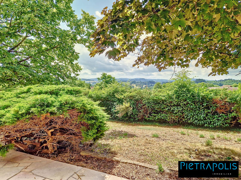 Maison traditionnelle - 222 m² - 8 pièces