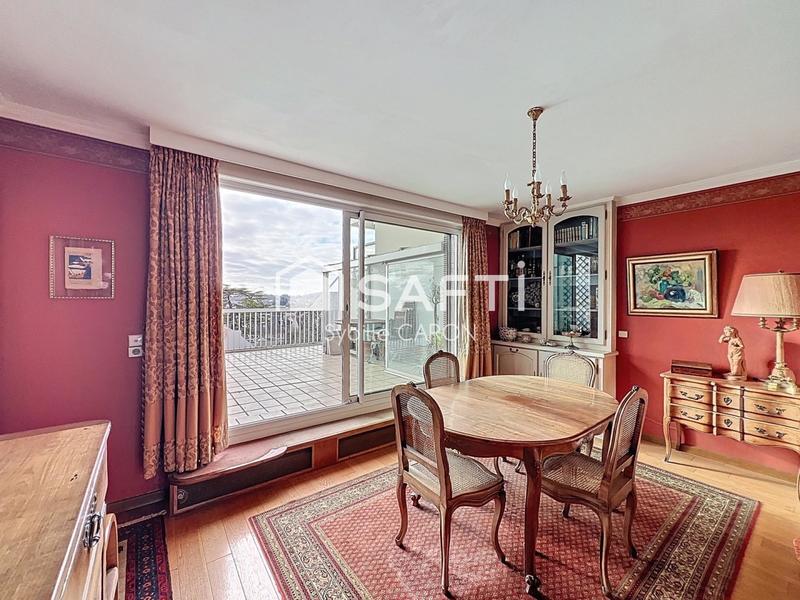 Appartement - 127 m² - 6 pièces