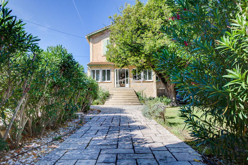 Maison - 186 m² - 8 pièces