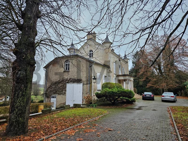 Maison - 375 m² - 15 pièces