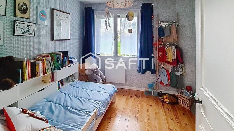 Maison - 220 m² - 6 pièces