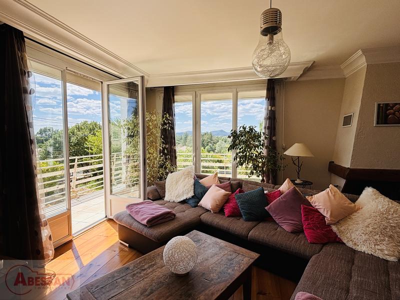 Maison - 220 m² - 7 pièces