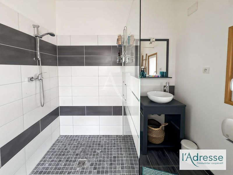 Maison - 230 m² - 7 pièces