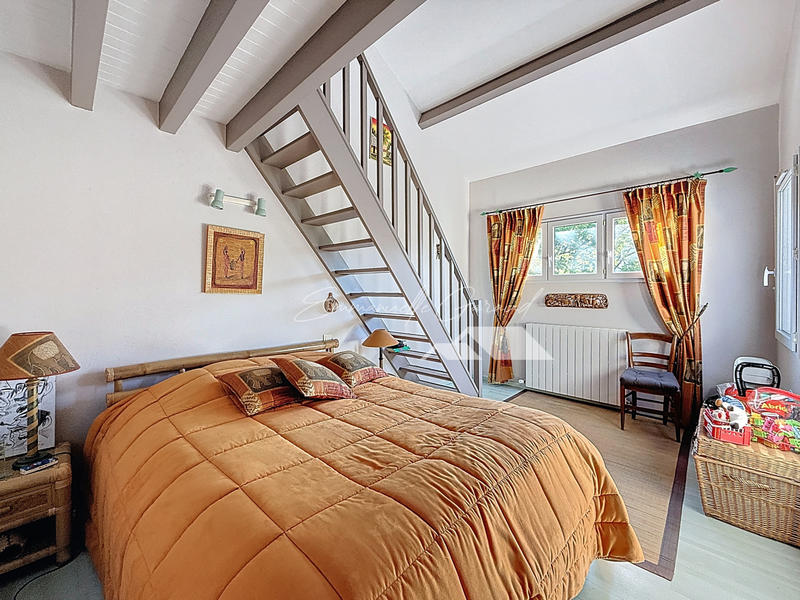 Maison - 168 m² - 7 pièces