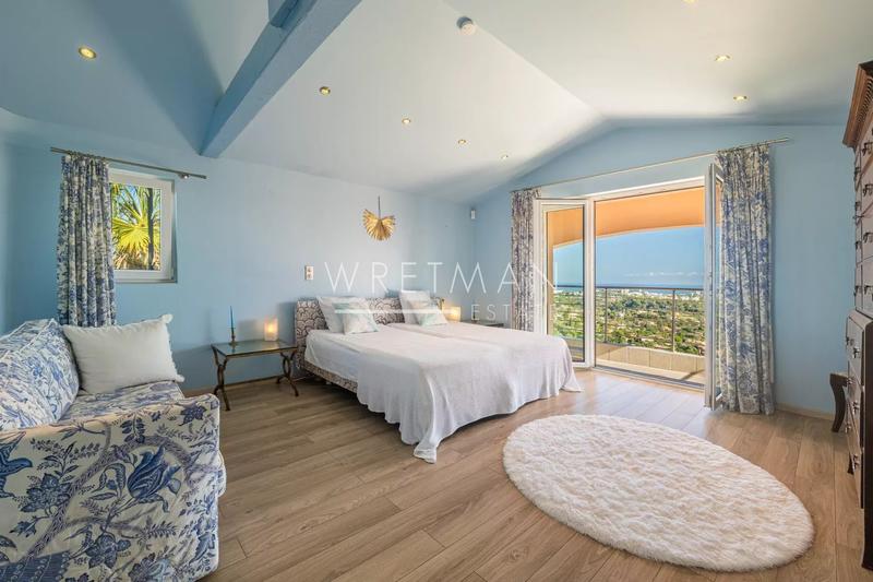 Villa - 318 m² - 13 pièces