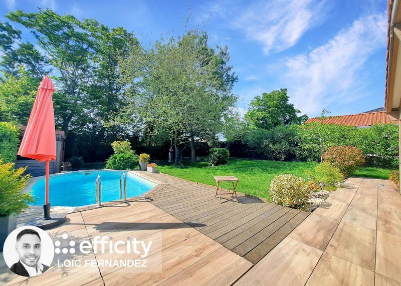 Maison - 260 m² - 8 pièces