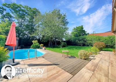 Maison - 260 m² - 8 pièces