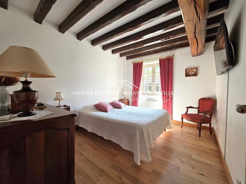 Maison - 182 m² - 7 pièces