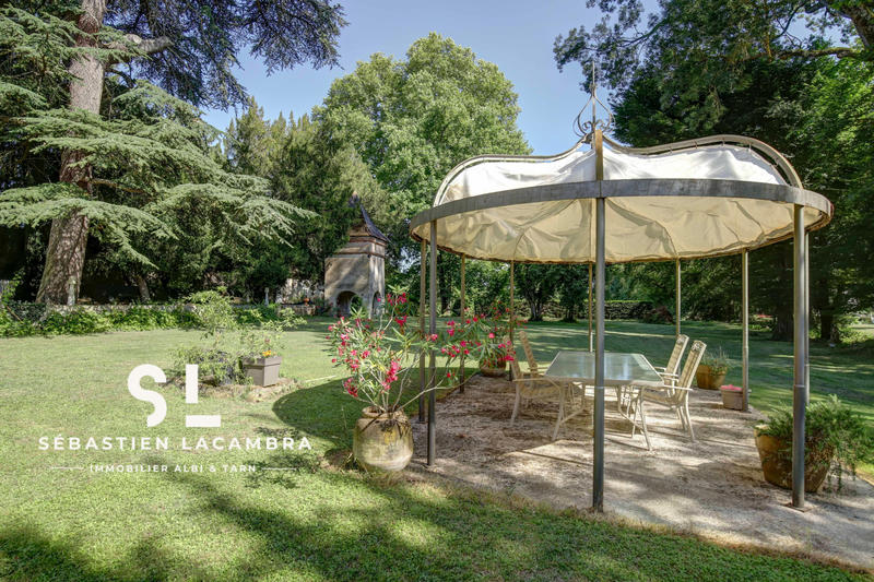 Propriété - 374 m² - 10 pièces