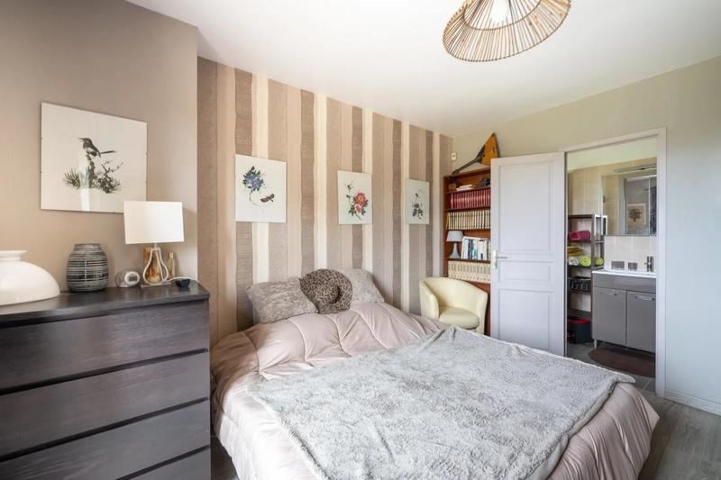 Maison - 142 m² - 9 pièces