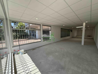 Local d'activités - 82 m² - 1 pièce