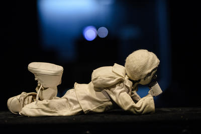 Un Bateau   (Marionnettes, musique, images animée, histoires sans paroles)