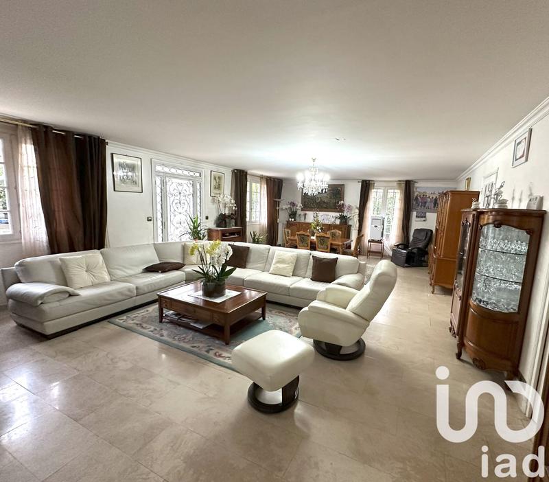 Maison - 390 m² - 11 pièces