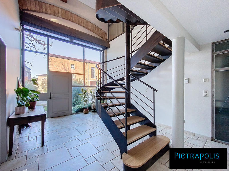 Maison - 236 m² - 7 pièces