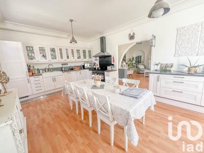 Maison - 220 m² - 8 pièces