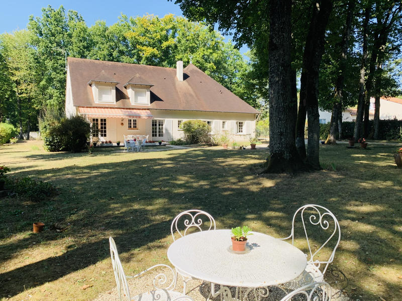 Propriété - 204 m² - 6 pièces