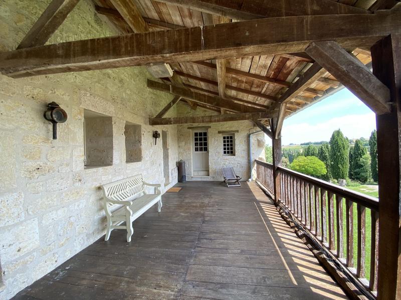 Maison - 365 m² - 8 pièces