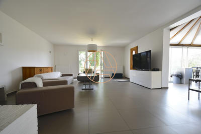 Maison traditionnelle - 254 m² - 8 pièces