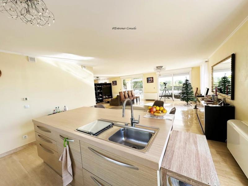 Maison - 200 m² - 6 pièces