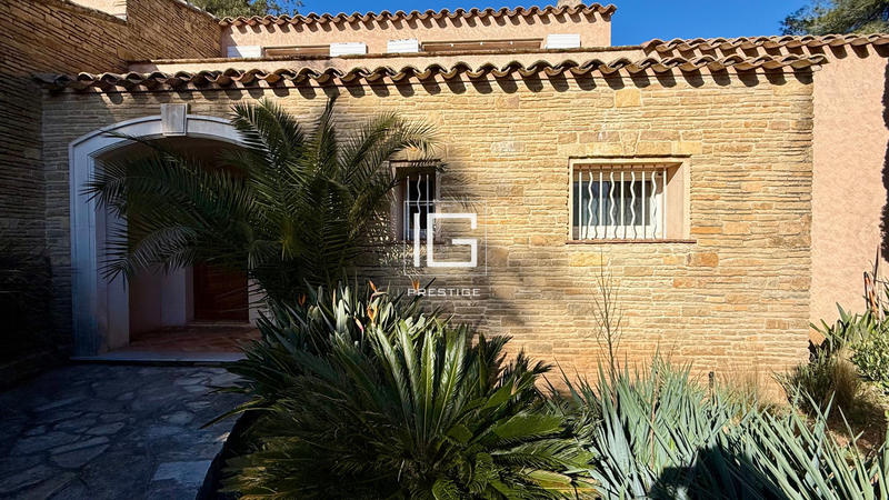 Maison - 300 m² - 7 pièces