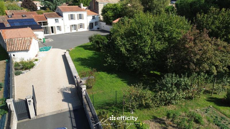 Maison - 258 m² - 11 pièces