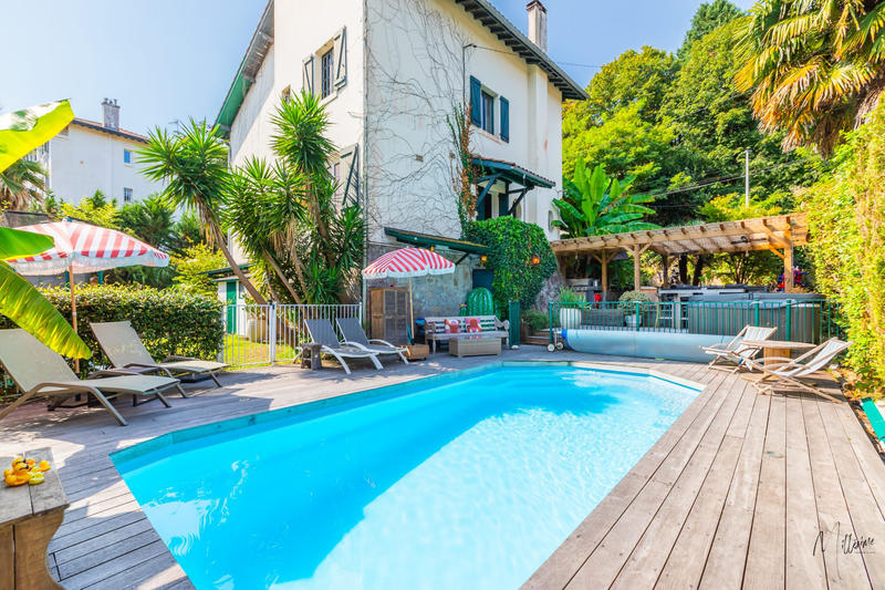 Maison - 300 m² - 10 pièces