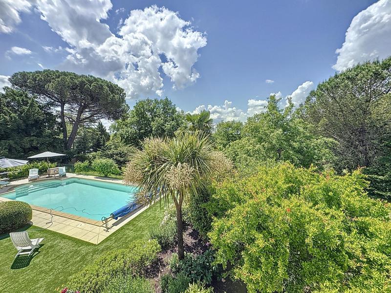 Villa - 360 m² - 7 pièces