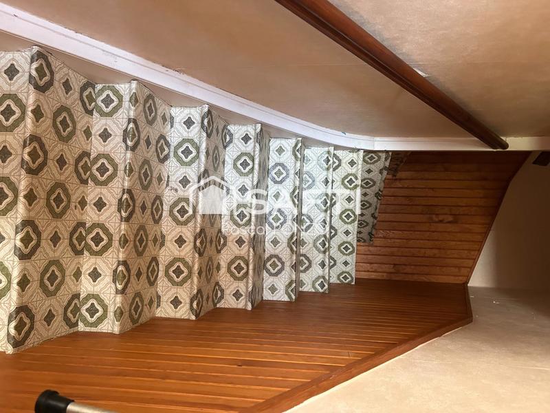 Maison - 240 m² - 9 pièces