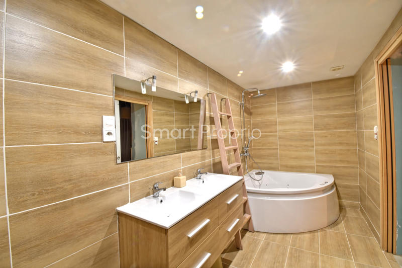 Maison - 200 m² - 6 pièces