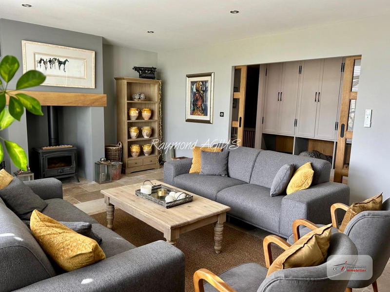 Maison - 292 m² - 11 pièces