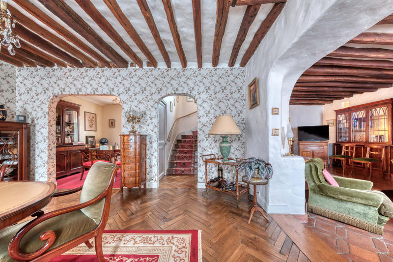 Maison - 220 m² - 7 pièces