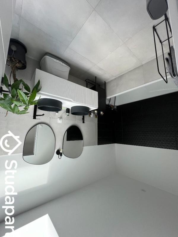 Chambre - 13 m² - 1 pièce