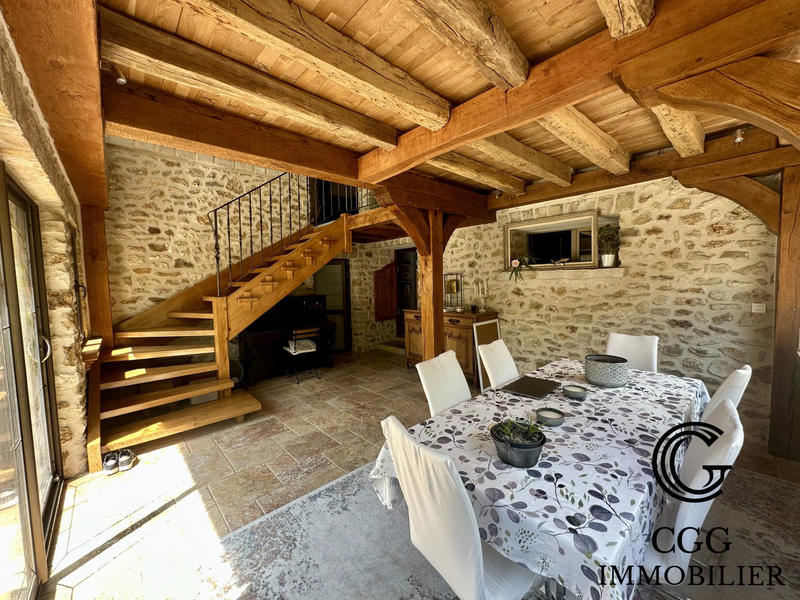 Maison - 223 m² - 6 pièces