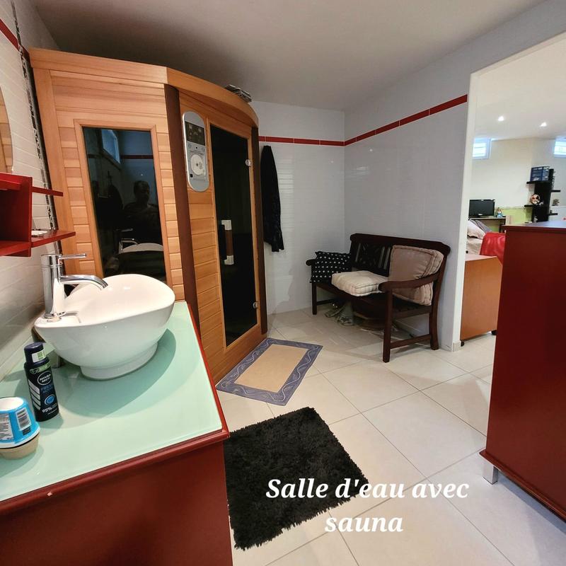 Maison - 250 m² - 8 pièces